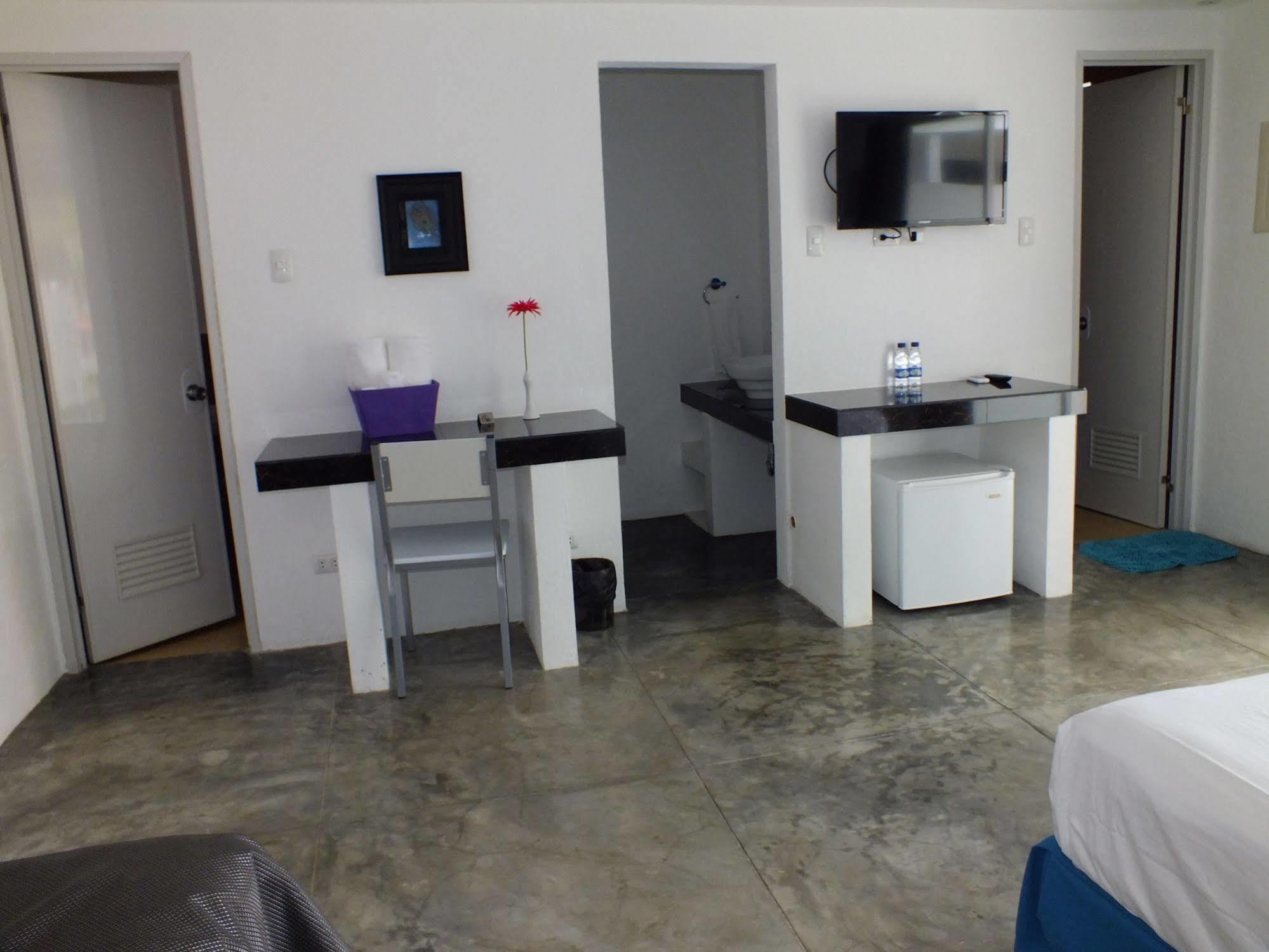 Paboreal Boutique Hotel Puerto Princesa Bagian luar foto